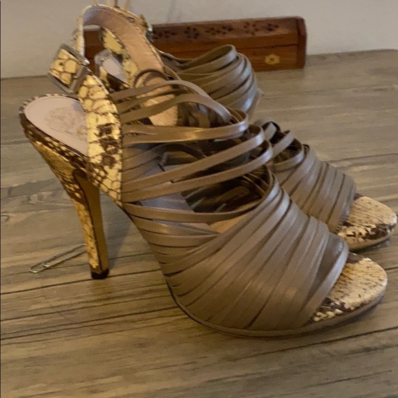 Vince Camuto gorgeous snakeskin sandals size 7 - Picture 1 of 3